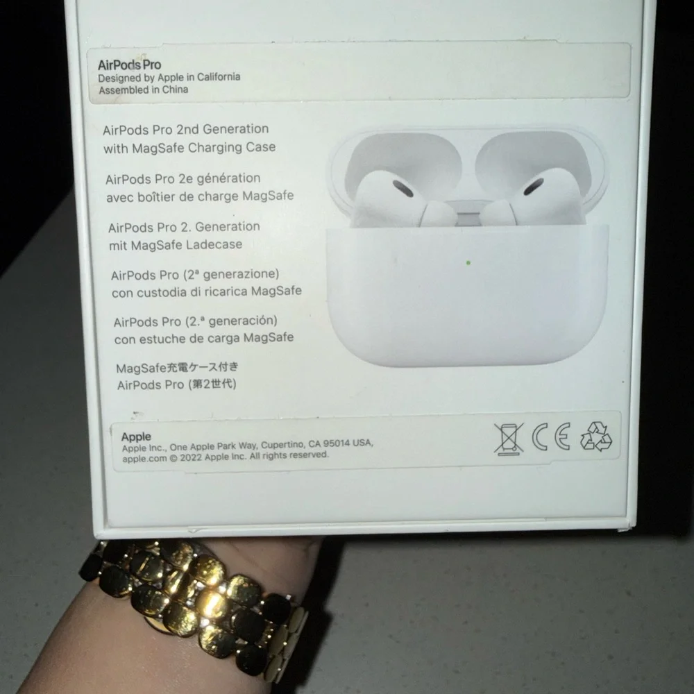 Apple AirPods Pro 2nd Generation w/Charging Case Noise Cancellation Translation😎
